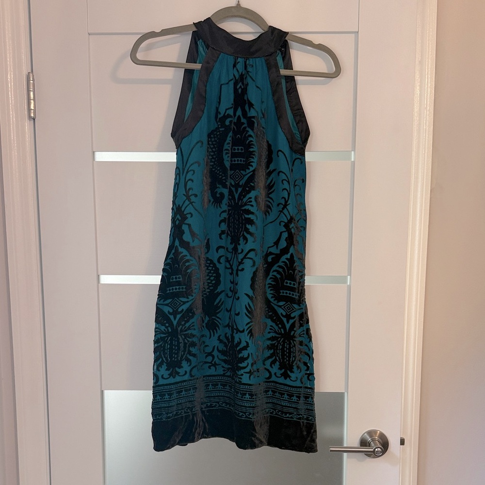 Le Chateau Black and Teal Patterned Midi Dress
